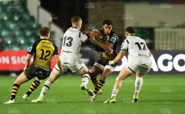 181123 - Dragons RFC v Ospreys, BKT United Rugby Championship - Rio Dyer of Dragons takers on George North of Ospreys and Owen Watkin of Ospreys