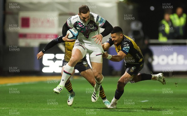 181123 - Dragons RFC v Ospreys, BKT United Rugby Championship - George North of Ospreys is held by Sio Tomkinson of Dragons