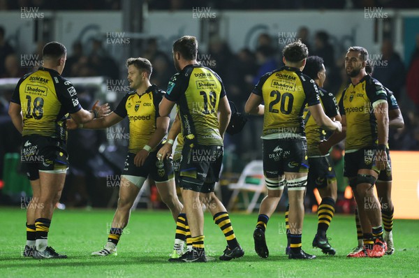 181123 - Dragons RFC v Ospreys, BKT United Rugby Championship - Dragons players congratulate each other at the end of the match