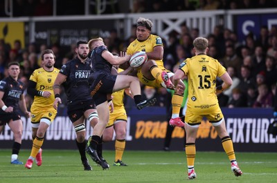 251025 - Newport RFC v Ospreys, United Rugby Championship - Iestyn Hopkins of Ospreys and Fine Inisi of Dragons compete for the ball