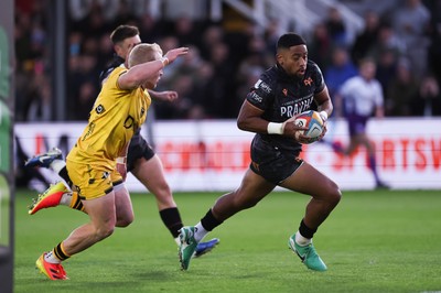 251025 - Newport RFC v Ospreys, United Rugby Championship - Phil Cokanasiga of Ospreys races in to score try