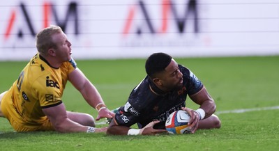 251025 - Newport RFC v Ospreys, United Rugby Championship - Phil Cokanasiga of Ospreys races in to score try