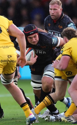 251025 - Newport RFC v Ospreys, United Rugby Championship - Rhys Davies of Ospreys takes on Brodie Coghlan of Dragons