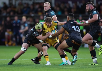251025 - Newport RFC v Ospreys, United Rugby Championship - Thomas Young of Dragons breaks away