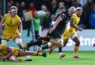 251025 - Newport RFC v Ospreys, United Rugby Championship - Huw Sutton of Ospreys offloads as he is tackled