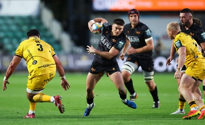 251025 - Newport RFC v Ospreys, United Rugby Championship - Reuben Morgan-Williams of Ospreys takes on Chris Coleman of Dragons and Tinus de Beer of Dragons