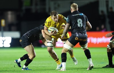 251025 - Newport RFC v Ospreys, United Rugby Championship - Ben Carter of Dragons takes on Ross Moriarty of Ospreys