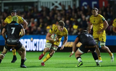 251025 - Newport RFC v Ospreys, United Rugby Championship - Matthew Screech of Dragons takes on Gareth Thomas of Ospreys