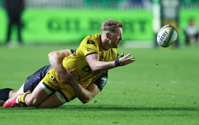 251025 - Newport RFC v Ospreys, United Rugby Championship - Angus O’Brien of Dragons attacks