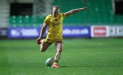 251025 - Newport RFC v Ospreys, United Rugby Championship - Tinus de Beer of Dragons misses a conversion late in the game