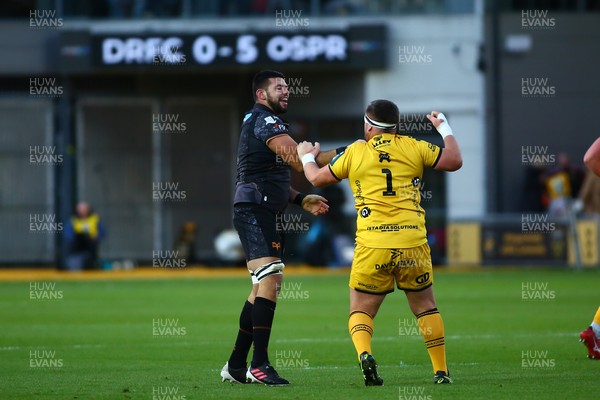 251025 - Dragons RFC v Ospreys - United Rugby Championship - Wyn Jones of Dragons and Rhys Davies of Ospreys square up during a heated exchange