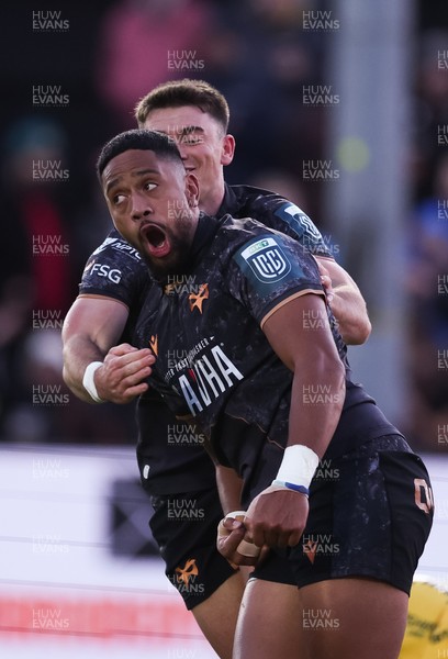 251025 - Newport RFC v Ospreys, United Rugby Championship - Phil Cokanasiga of Ospreys races in to score try