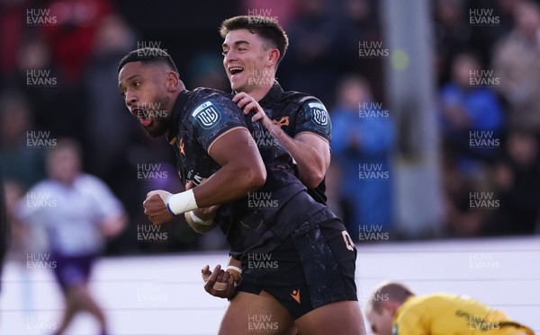 251025 - Newport RFC v Ospreys, United Rugby Championship - Phil Cokanasiga of Ospreys races in to score try