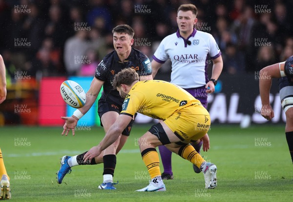 251025 - Newport RFC v Ospreys, United Rugby Championship - Reuben Morgan-Williams of Ospreys offloads