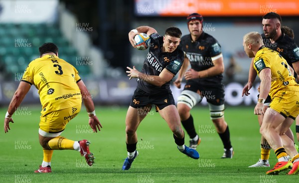 251025 - Newport RFC v Ospreys, United Rugby Championship - Reuben Morgan-Williams of Ospreys takes on Chris Coleman of Dragons and Tinus de Beer of Dragons