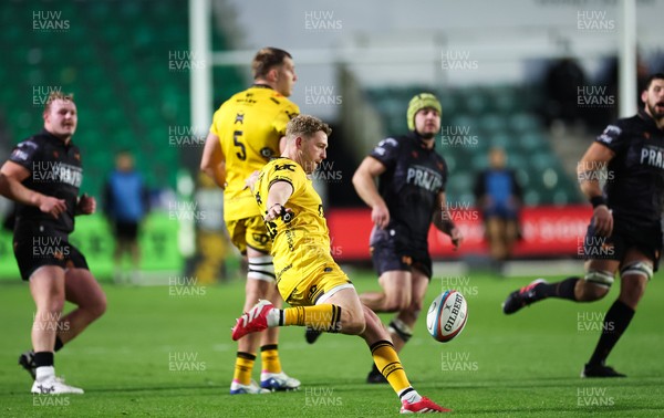 251025 - Newport RFC v Ospreys, United Rugby Championship - Angus O’Brien of Dragons kicks clear