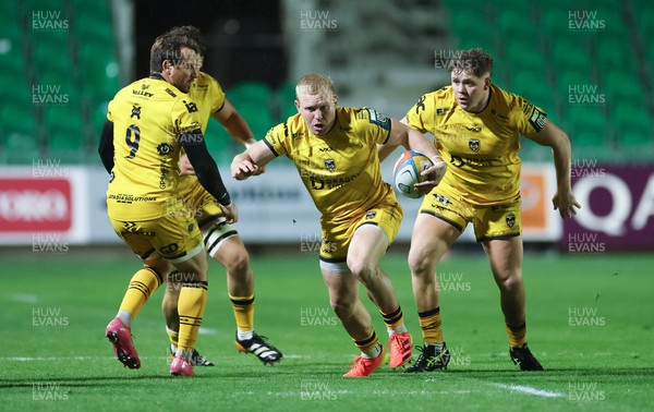 251025 - Newport RFC v Ospreys, United Rugby Championship - Tinus de Beer of Dragons breaks away