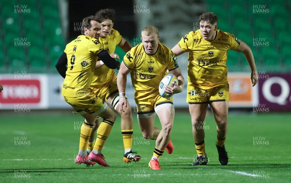 251025 - Newport RFC v Ospreys, United Rugby Championship - Tinus de Beer of Dragons breaks away
