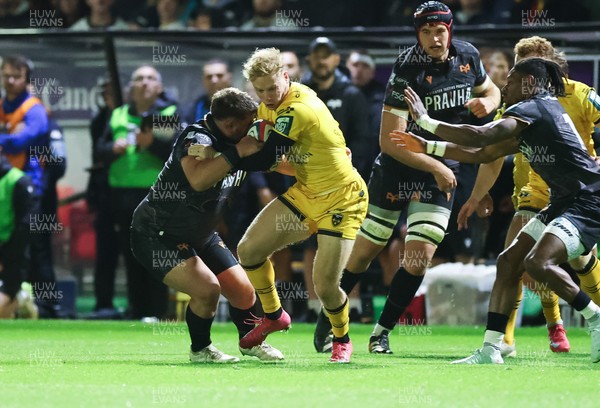 251025 - Newport RFC v Ospreys, United Rugby Championship - David Richards of Dragons breaks away