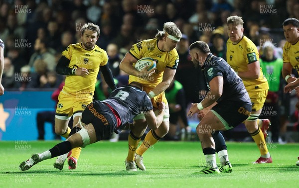 251025 - Newport RFC v Ospreys, United Rugby Championship - Aaron Wainwright of Dragons is held