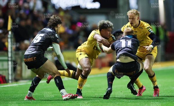 251025 - Newport RFC v Ospreys, United Rugby Championship - Fine Inisi of Dragons looks to attack