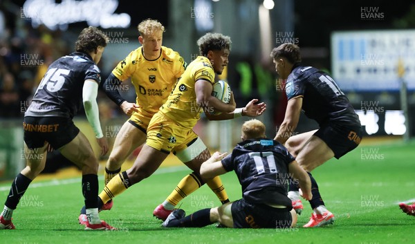 251025 - Newport RFC v Ospreys, United Rugby Championship - Fine Inisi of Dragons looks to attack