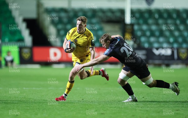 251025 - Newport RFC v Ospreys, United Rugby Championship - Angus O’Brien of Dragons attacks