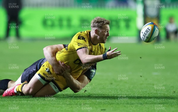 251025 - Newport RFC v Ospreys, United Rugby Championship - Angus O’Brien of Dragons attacks