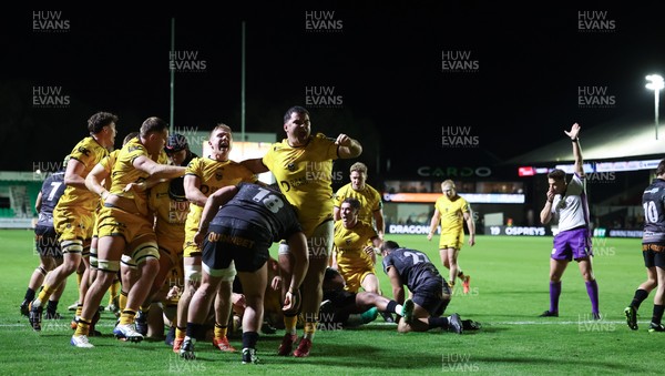 251025 - Newport RFC v Ospreys, United Rugby Championship - Dragons celebrate as Oli Burrows of Dragons powers over to score try
