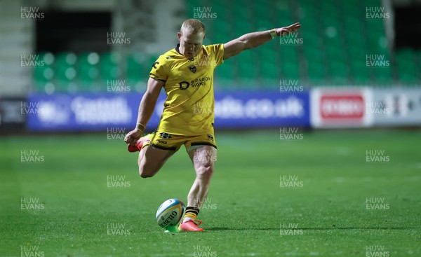 251025 - Newport RFC v Ospreys, United Rugby Championship - Tinus de Beer of Dragons misses a conversion late in the game