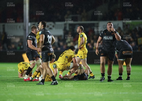 251025 - Newport RFC v Ospreys, United Rugby Championship - Players from both teams at the end of the match