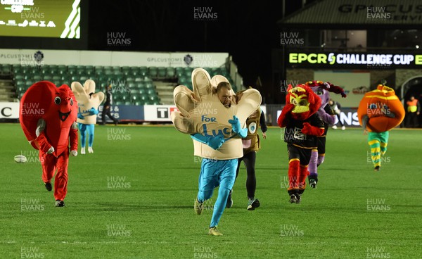 091223  - Dragons RFC v Oyonnax Rugby, EPCR Challenge Cup - Mascot Race