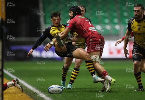 010124 - Dragons RFC v Scarlets - United Rugby Championship - Ewan Rosser of Dragons is tackled by Josh Macleod of Scarlets 