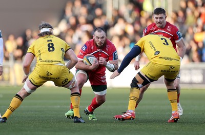 010126 - Dragons RFC v Scarlets - United Rugby Championship - Marnus Van Der Merwe of Scarlets is tackled by Rob Hunt of Dragons 