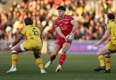 010126 - Dragons RFC v Scarlets - United Rugby Championship - Eddie James of Scarlets 
