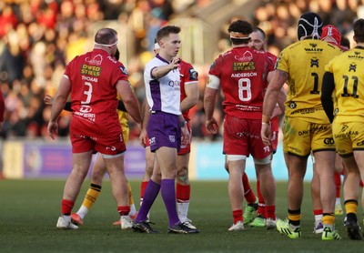 010126 - Dragons RFC v Scarlets - United Rugby Championship - Referee Ben Connor 