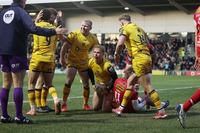010126 - Dragons RFC v Scarlets - United Rugby Championship - David Richards of Dragons celebrates scoring a try