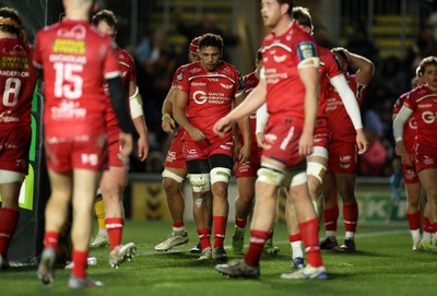 010126 - Dragons RFC v Scarlets - United Rugby Championship - Dejected Dan Davis of Scarlets 