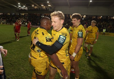 010126 - Dragons RFC v Scarlets - United Rugby Championship - David Richards of Dragons at full time