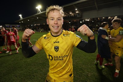 010126 - Dragons RFC v Scarlets - United Rugby Championship - David Richards of Dragons at full time