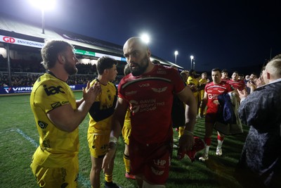 010126 - Dragons RFC v Scarlets - United Rugby Championship - Josh Maceloed of Scarlets at full time