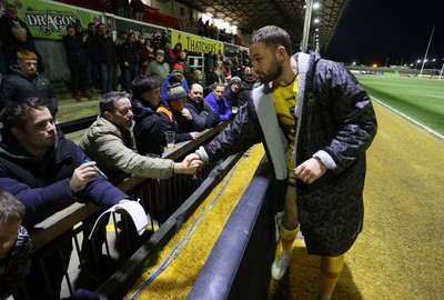 010126 - Dragons RFC v Scarlets - United Rugby Championship - Harri Keddie of Dragons with fans