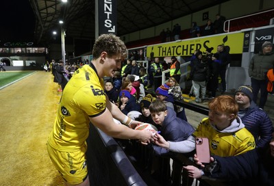 010126 - Dragons RFC v Scarlets - United Rugby Championship - Joe Westwood of Dragons with fans
