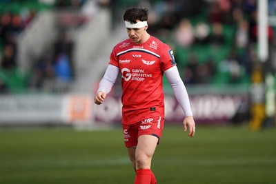010126 - Dragons RFC v Scarlets - United Rugby Championship - Tom Rogers of Scarlets