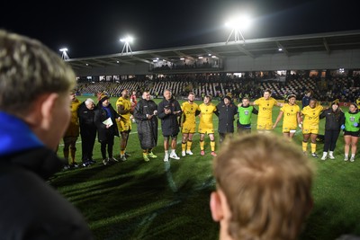 010126 - Dragons RFC v Scarlets - United Rugby Championship - Dragons huddle at full time