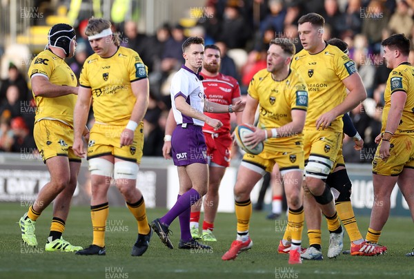 010126 - Dragons RFC v Scarlets - United Rugby Championship - Referee Ben Connor 