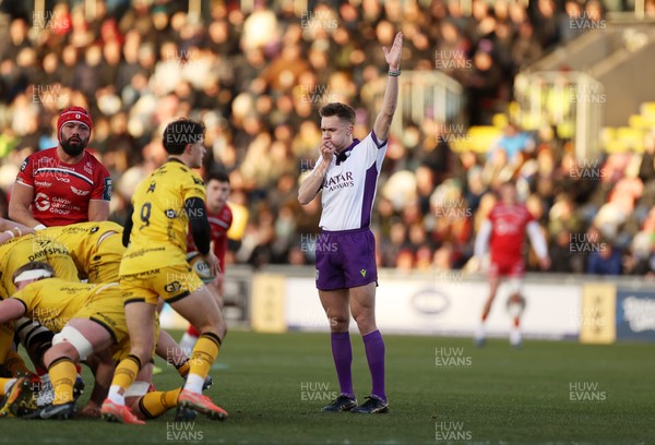 010126 - Dragons RFC v Scarlets - United Rugby Championship - Referee Ben Connor 
