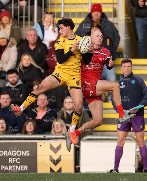 010126 - Dragons RFC v Scarlets - United Rugby Championship - Che Hope of Dragons and Ioan Nicholas of Scarlets go up for the ball