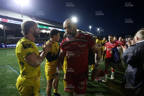 010126 - Dragons RFC v Scarlets - United Rugby Championship - Josh Maceloed of Scarlets at full time