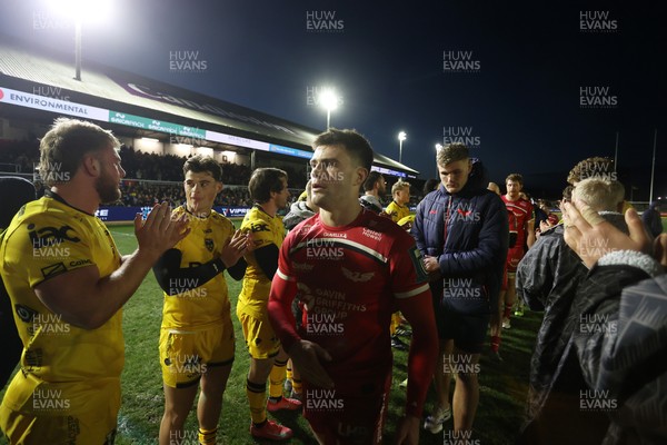 010126 - Dragons RFC v Scarlets - United Rugby Championship - Joe Roberts of Scarlets at full time